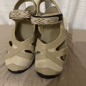 Women Sport Athletic Sandals Outdoor Hiking Summer Beach Closed Toe Tan Size 8.5